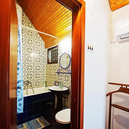 Дом отдыха Traditional Family In The Heart Of Dalmatia *