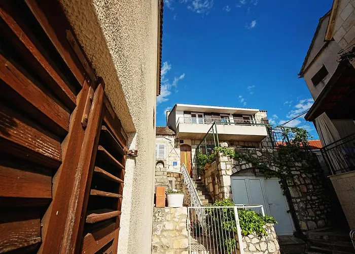 Traditional Family In The Heart Of Dalmatia Vikendica